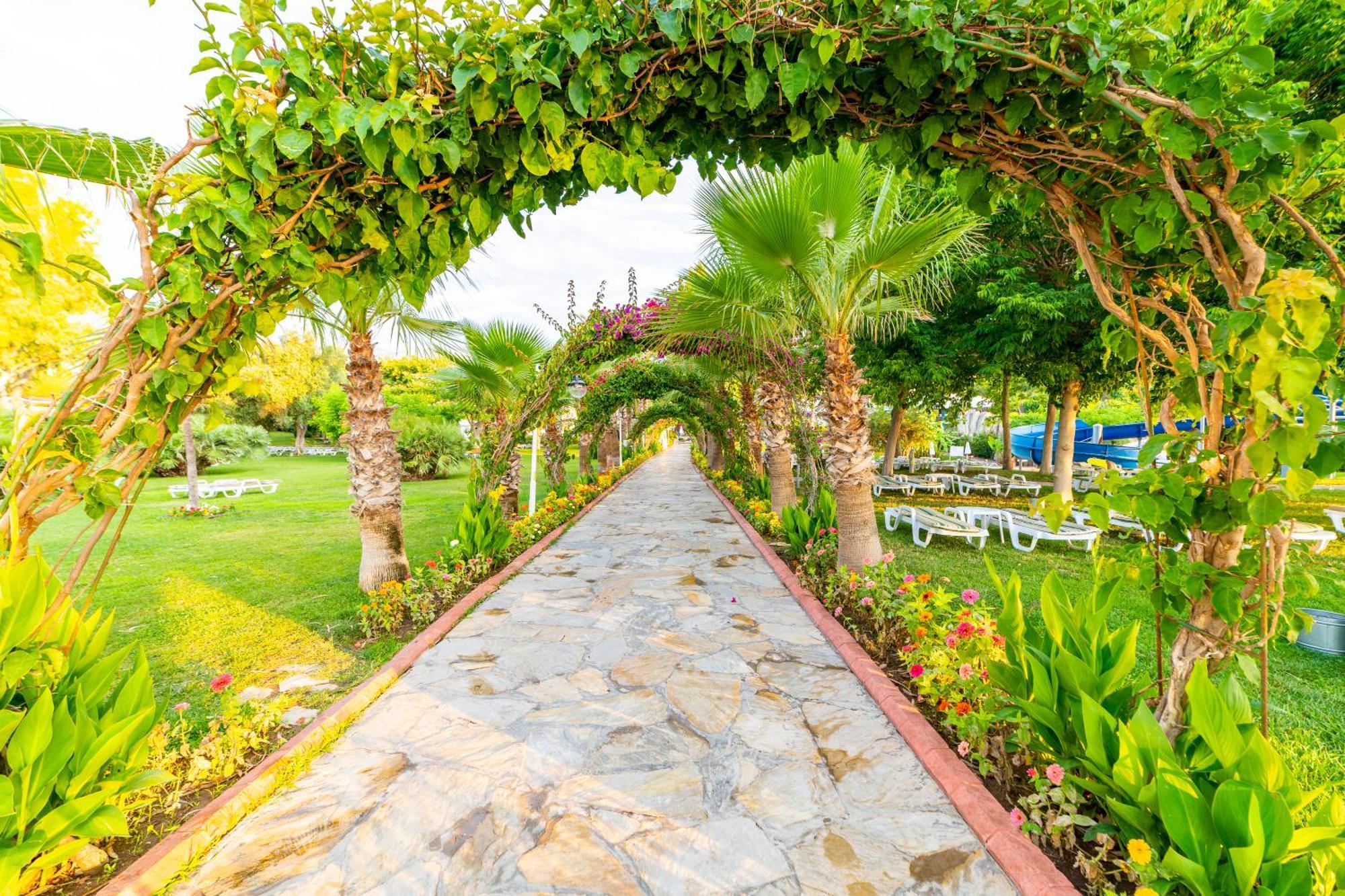 Queen'S Park Le Jardin Kemer Esterno foto