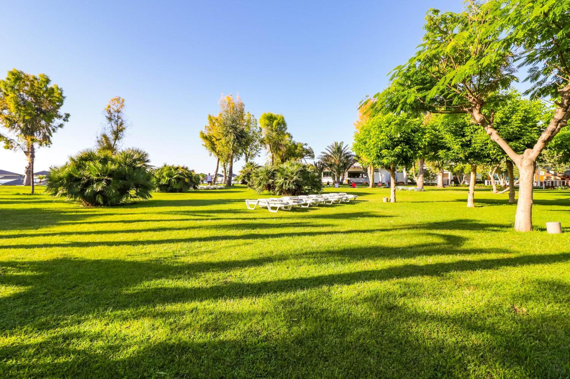 Queen'S Park Le Jardin Kemer Esterno foto